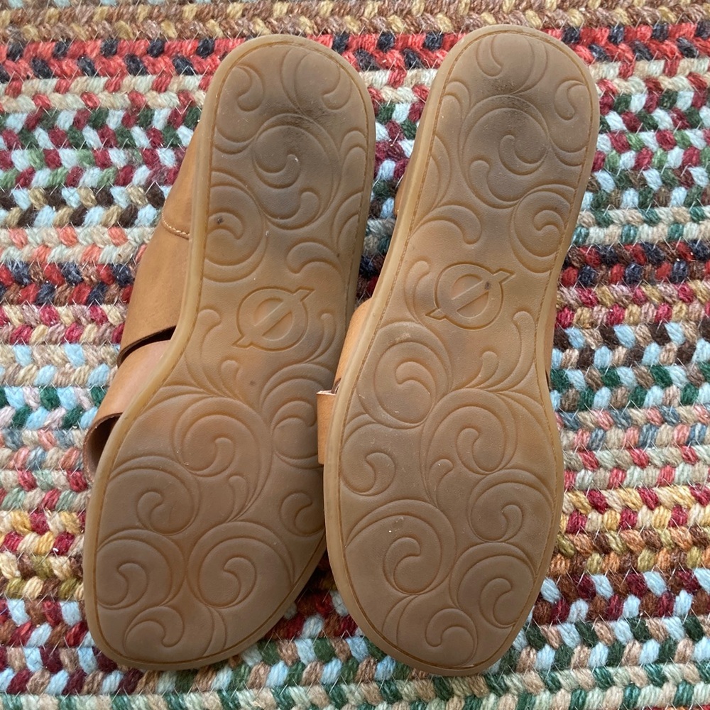 b.o.c. Women's Brown Crisscross Sandals, 9M - Picture 3 of 7